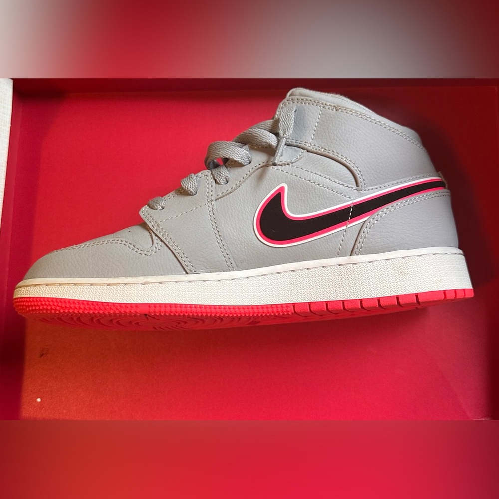 Air Jordan 1 Mid GS Wolf Grey
Pink Kid's